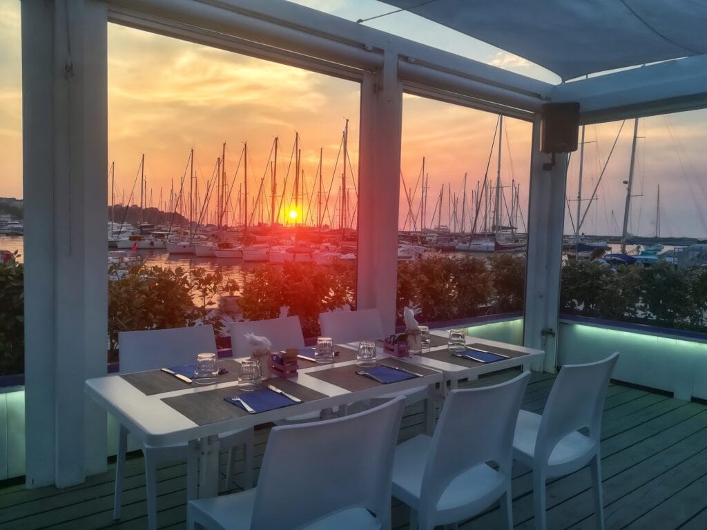 lido la lingua procida ristorante prenota il tuo giro in barca a procida